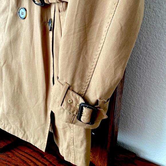 Forever 21 Tan Lightweight Double Breasted Coat - Picture 2 of 9